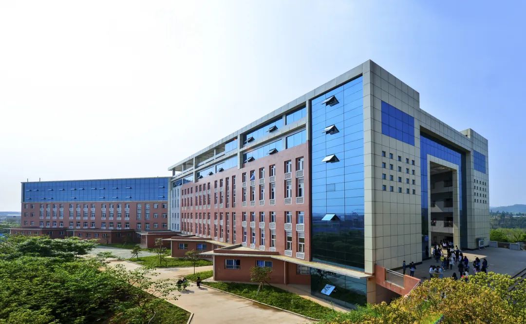 四川省南充卫生学校简介和2025年招生专业、招生计划