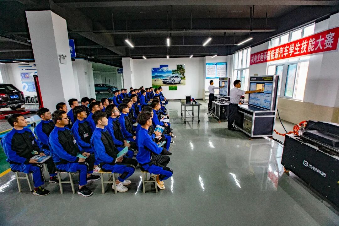 新能源汽车电气实训室.jpg